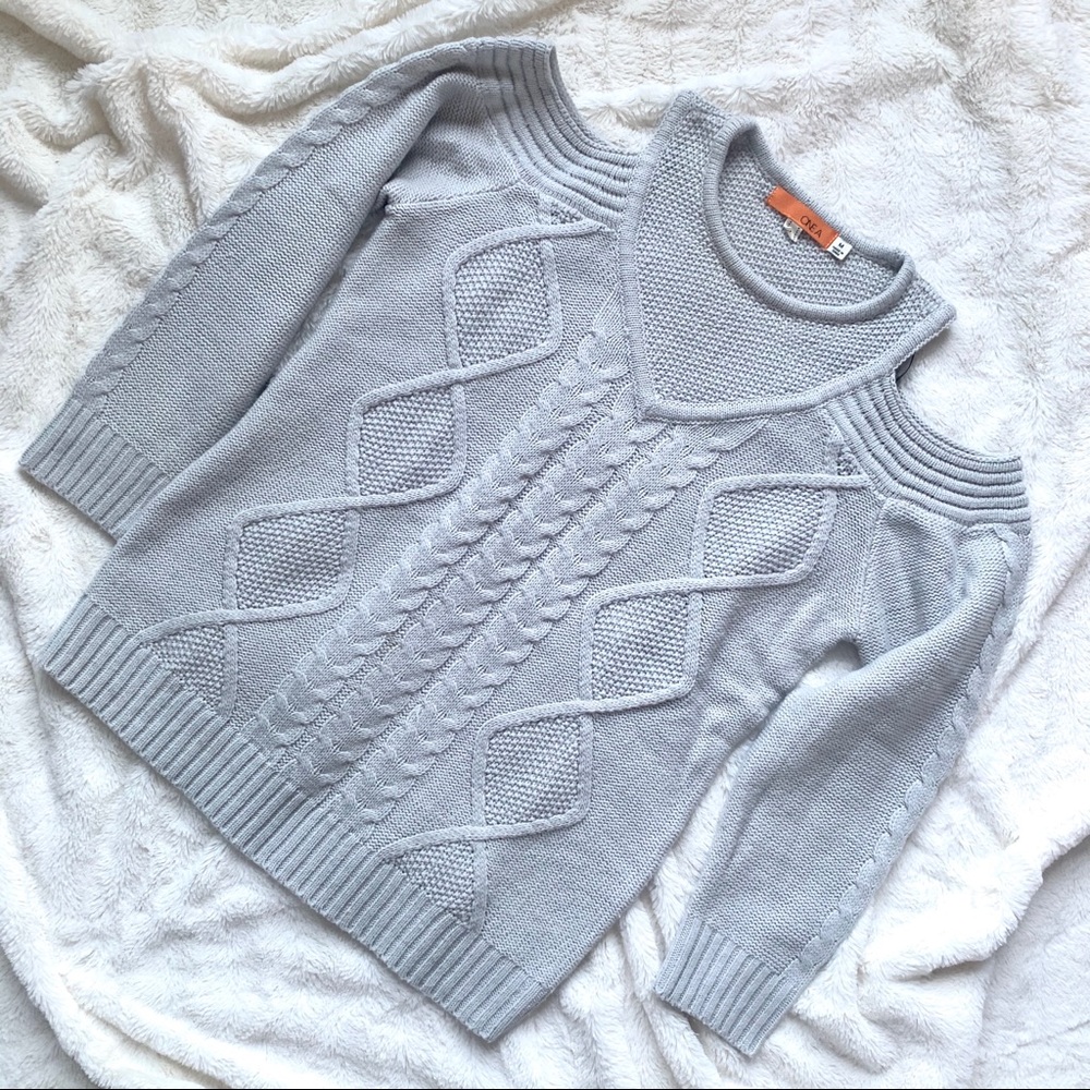 ONE A cold shoulder cable knit gray sweater medium